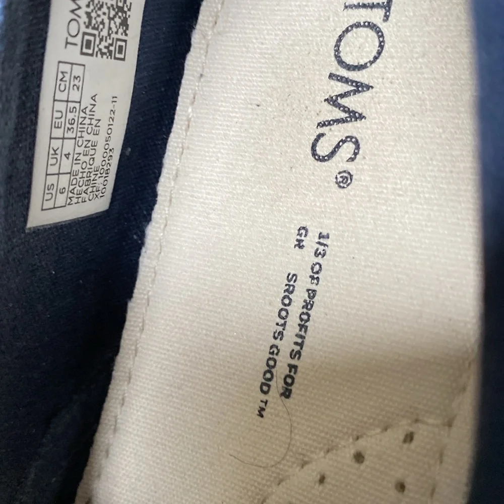 Tom’s slip on shoes. 2 pair, dark blue and dark brown. - Picture 8 of 9